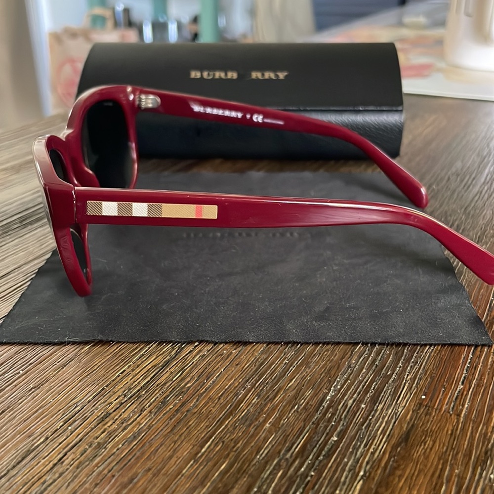 BURBERRY Burgundy Sunglasses - Picture 2 of 8